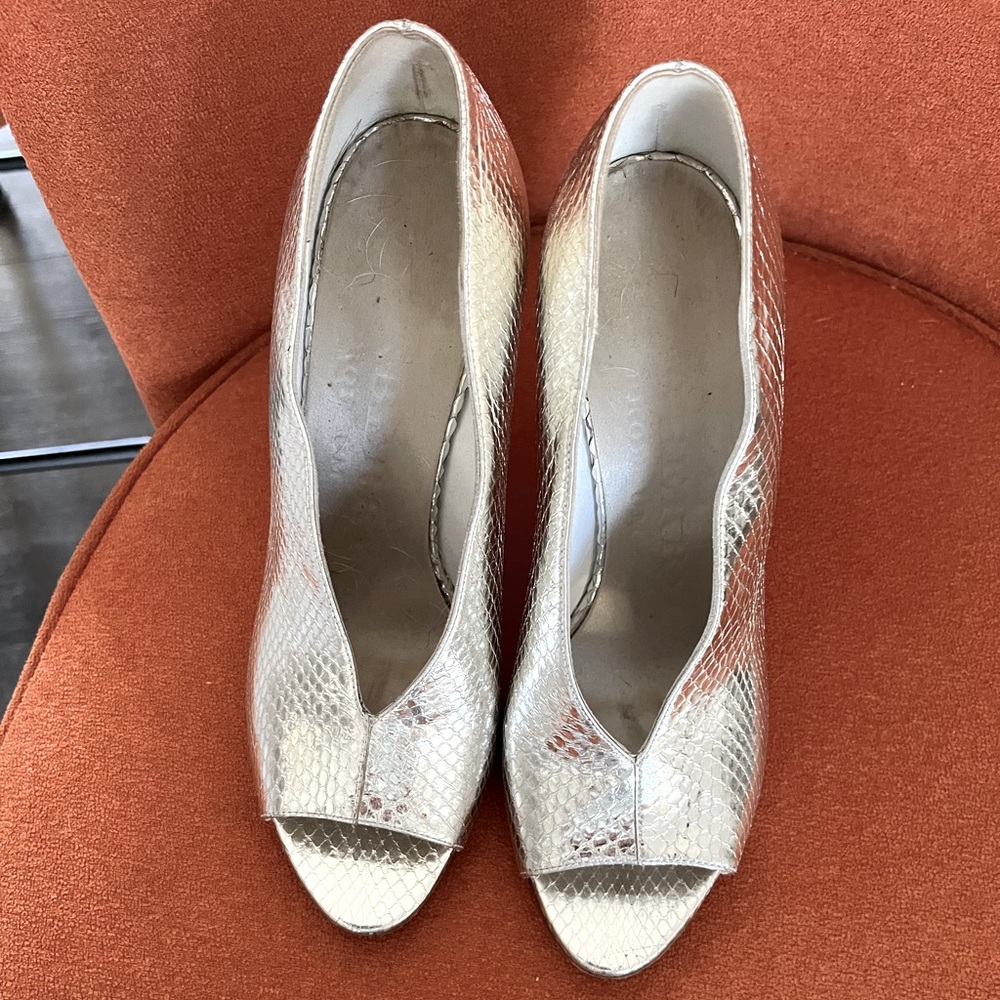 Burberry peep toe shoe 37.5